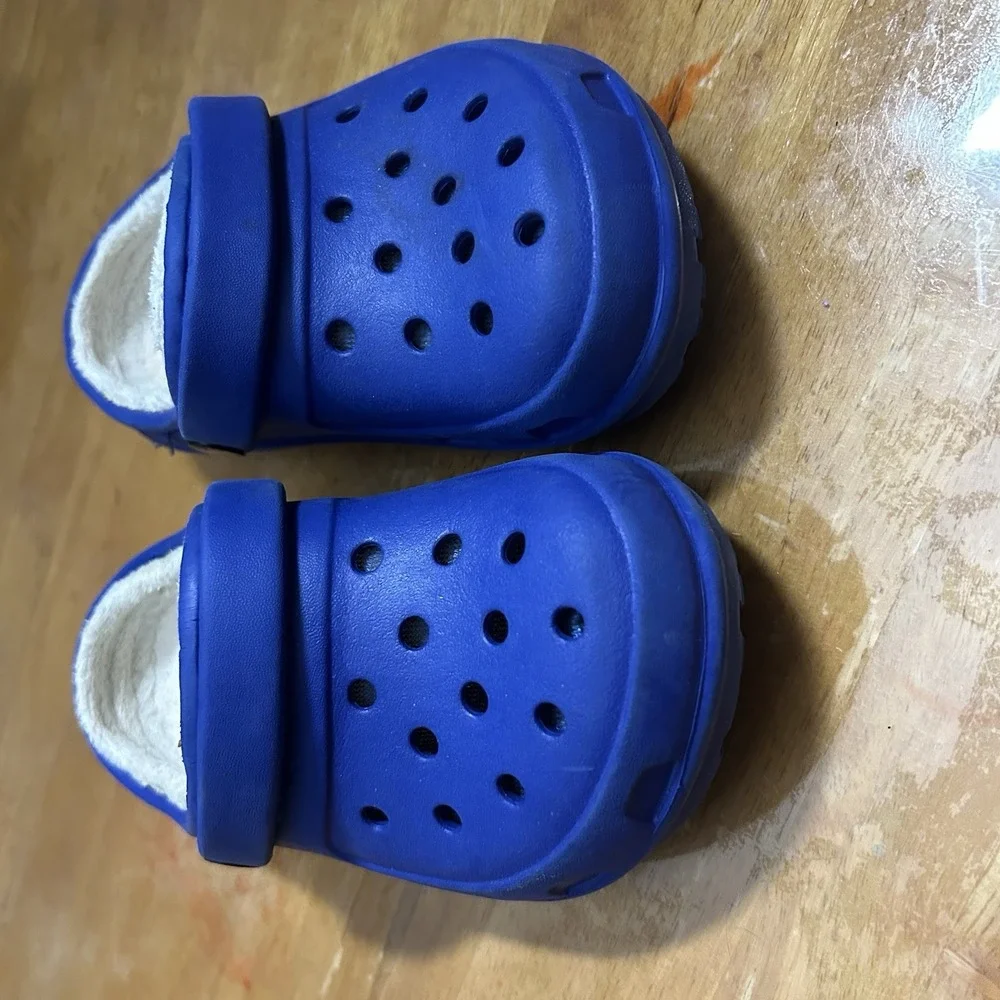 Jibbitz by Crocs Fleece-Lined Clogs - Royal Blue (Kids Size C11)